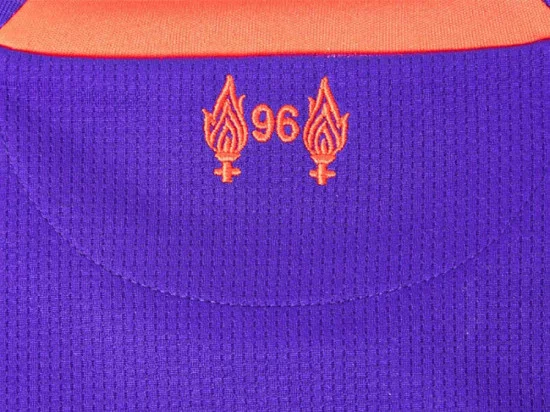 retro seconda maglia liverpool 2018 2019.webp